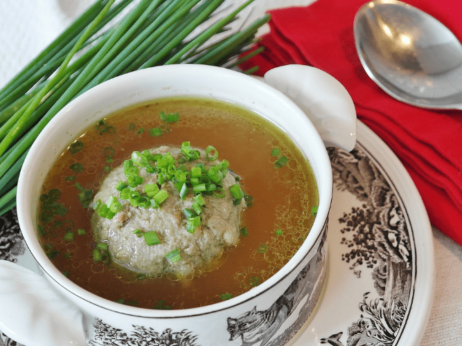 Rezept: Südtiroler Leberknödel 5 Südtiroler Leberknödel in Brühe