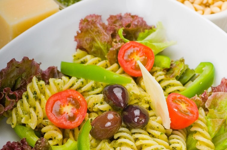 Nudelsalat mit Pesto 2 Nudelsalat mit Pesto italienisch