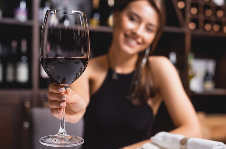 Die Kunst der Weinbegleitung: Welche Weine passen zu welchen Gerichten? 5 Weinbegleitung erklärt