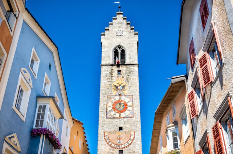 Sehenswürdigkeiten in Sterzing und Umgebung: Die 10 schönsten Highlights in Südtirols Norden 3 Zwölferturm im zentrum der Altstadt von Sterzing, die wichtigste Sehenswürdigkeit und das Wahrzeichen der Stadt